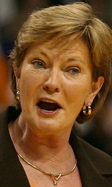 The sports world reacts to the death of basketball icon Pat Summitt
